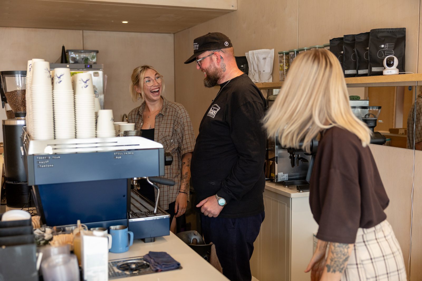 Leo's team behind the bar